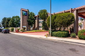 Holiday Inn Express & Suites Camarillo, an IHG Hotel